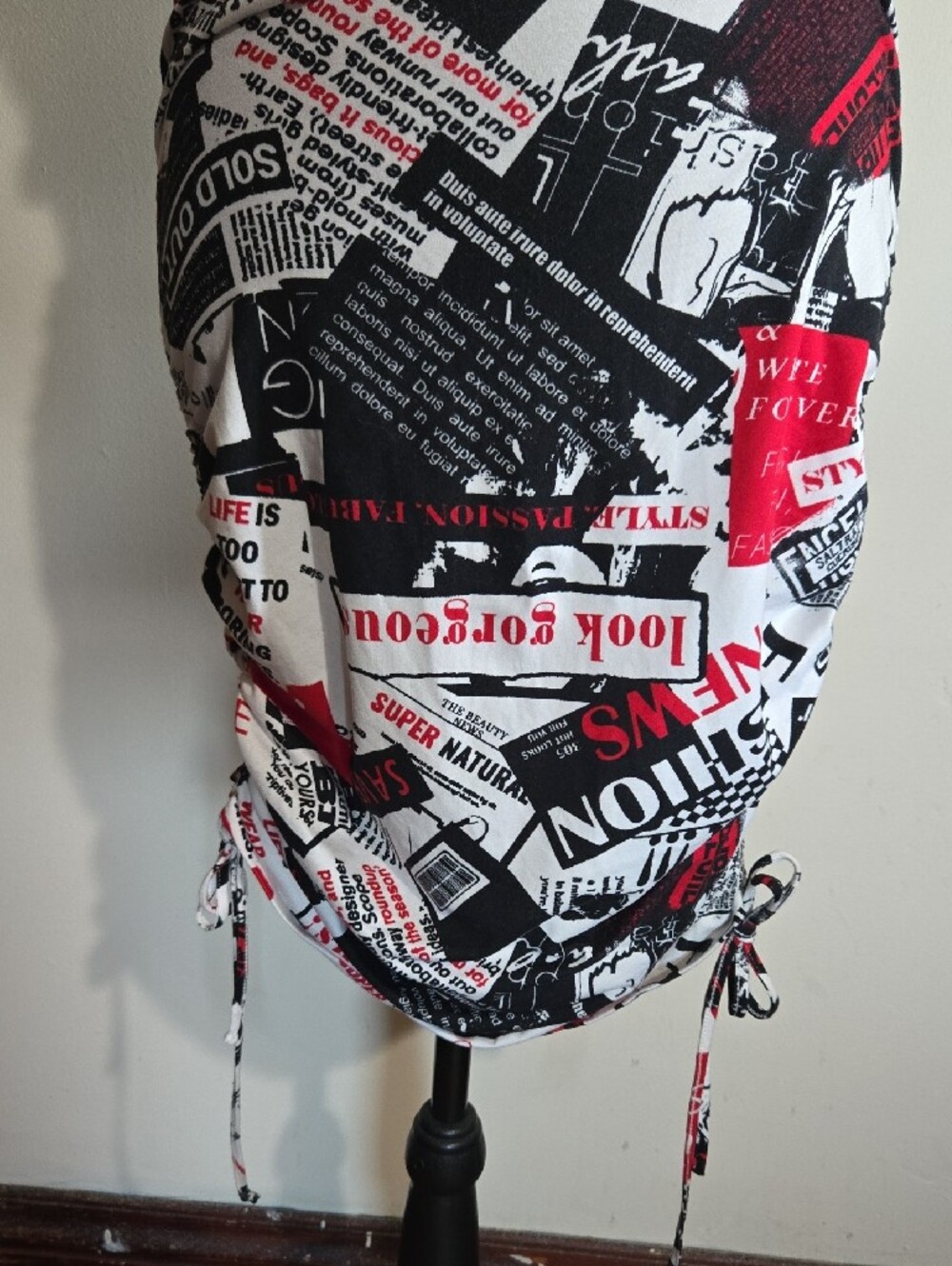 DR45 Almost Famous Newspaper Print Dress Bodycon Knee Length Ruched Side Hoodie - Picture 4 of 12